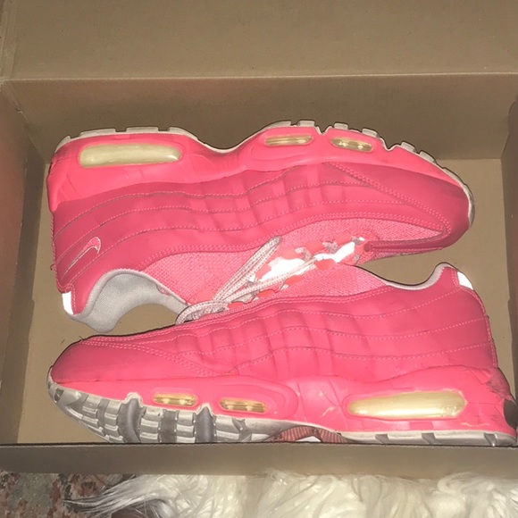 nike air max neon pink